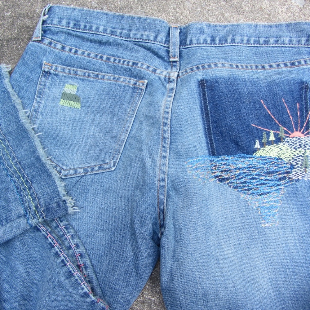GAP LOW RISE FLARE EMBROIDERED JEANS SIZE 8